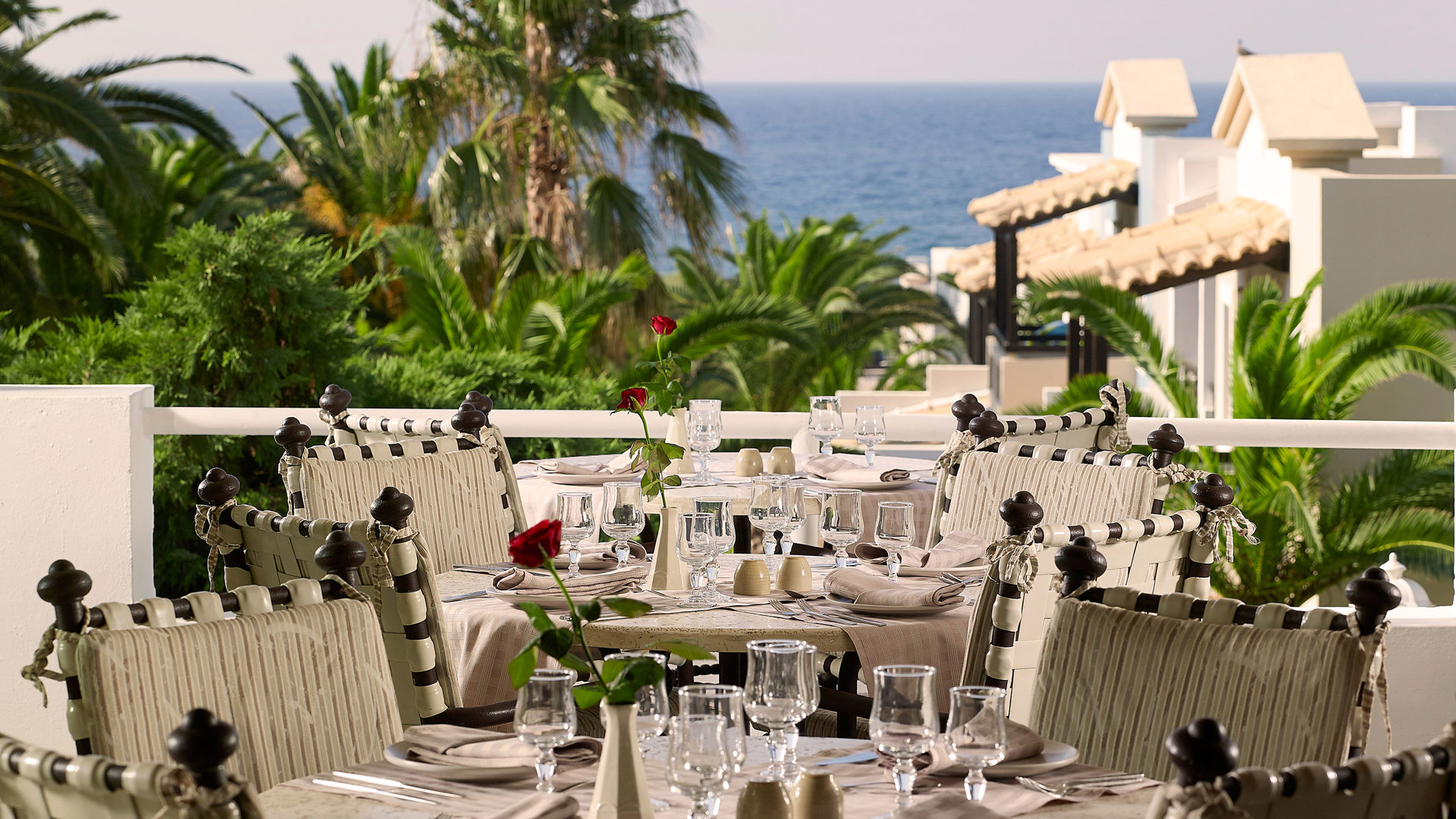 RESTAURANTS & BARS